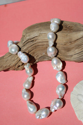 BAROQUE PEARL NECKLACE